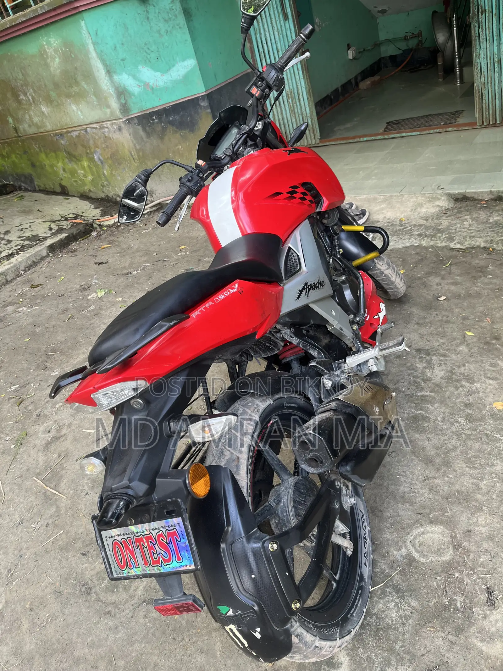 TVS Apache RTR 160 4V 2022 Red