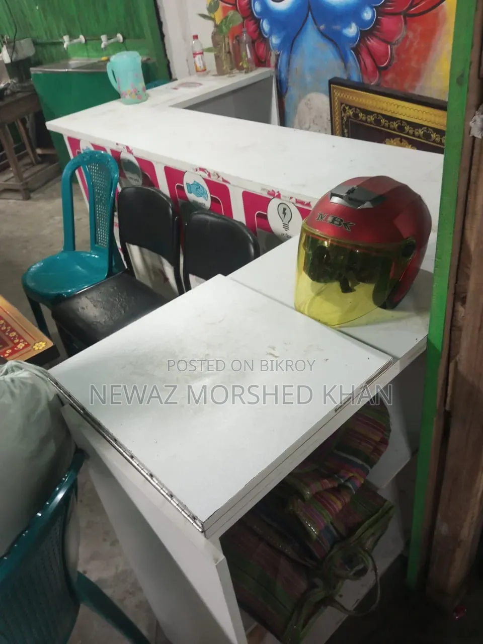 শপ ডেস্ক উইথ ক্যাশ কাউন্টার