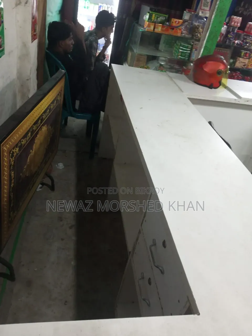 শপ ডেস্ক উইথ ক্যাশ কাউন্টার