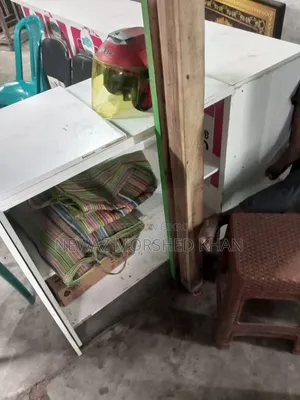 শপ ডেস্ক উইথ ক্যাশ কাউন্টার