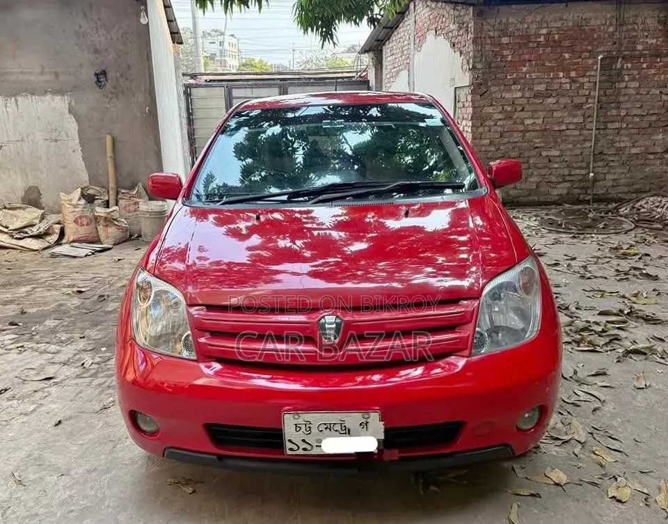 টয়োটা আইএসটি ২০০৫ লাল
