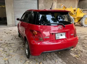 টয়োটা আইএসটি ২০০৫ লাল
