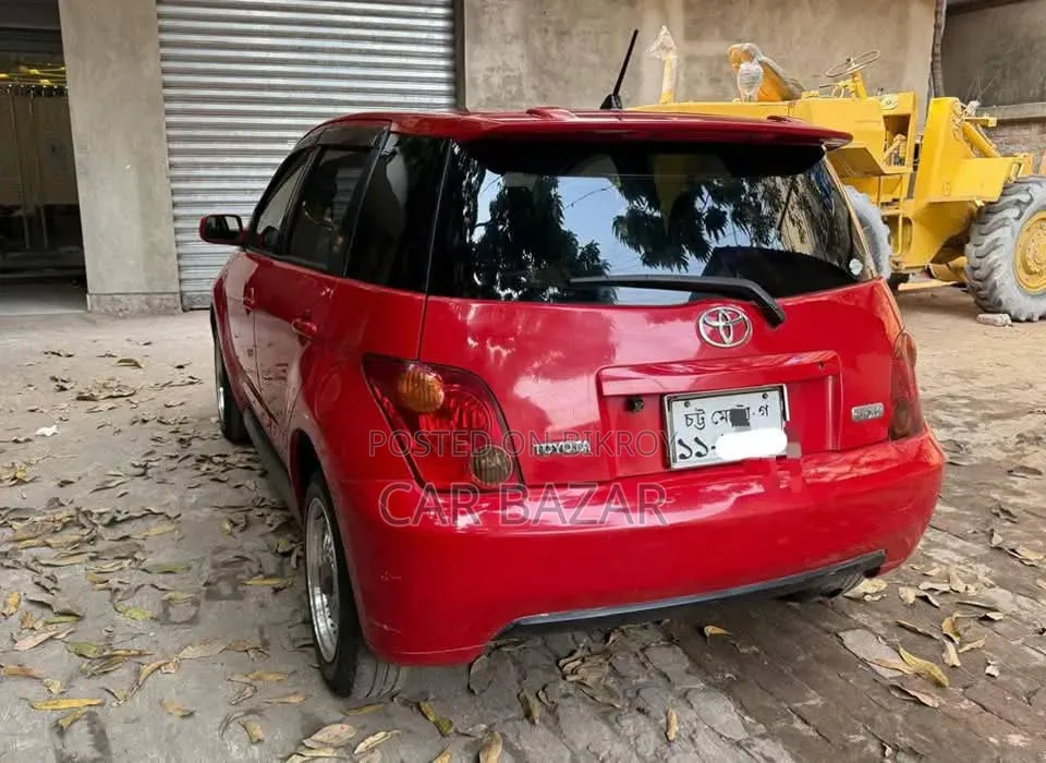 টয়োটা আইএসটি ২০০৫ লাল
