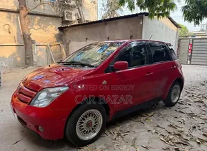 টয়োটা আইএসটি ২০০৫ লাল