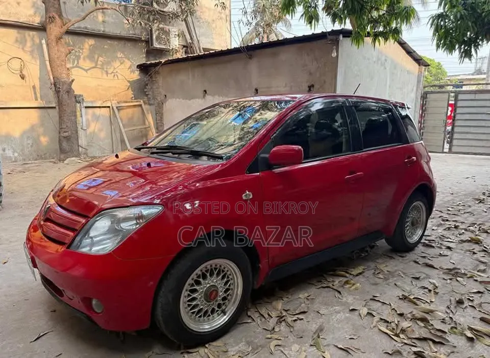 টয়োটা আইএসটি ২০০৫ লাল