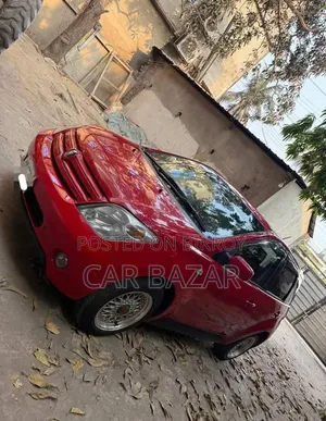 টয়োটা আইএসটি ২০০৫ লাল
