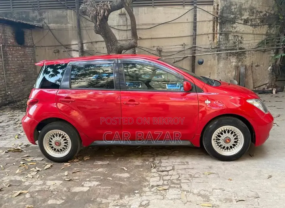 টয়োটা আইএসটি ২০০৫ লাল