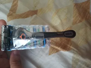 Gillette Fusion 5 Razor With 12 PCS Blades