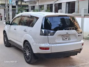 মিতসুবিশি আউটল্যান্ডার এক্সএলএস ২০০৯ সাদা