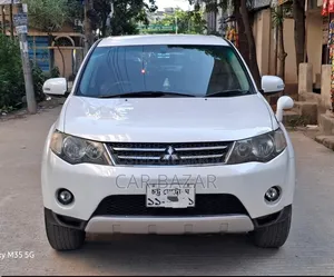 মিতসুবিশি আউটল্যান্ডার এক্সএলএস ২০০৯ সাদা