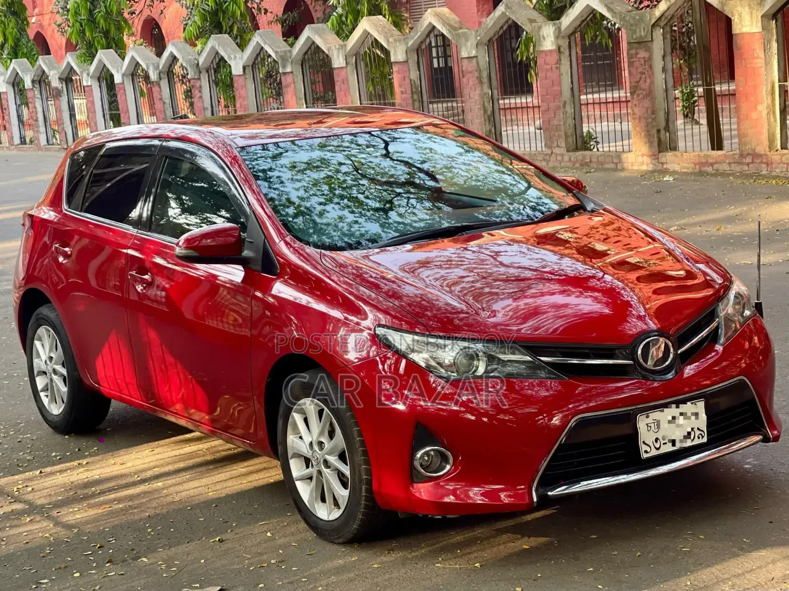 Toyota Auris 2014 Red