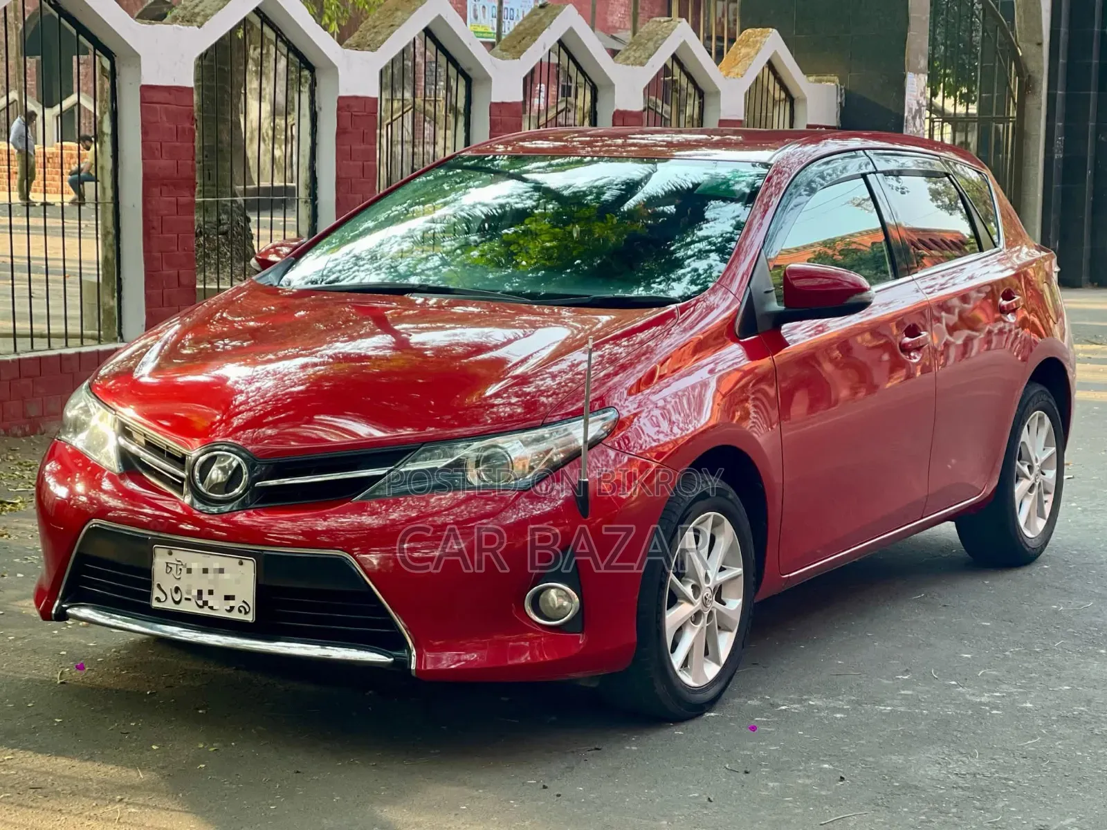Toyota Auris 2014 Red