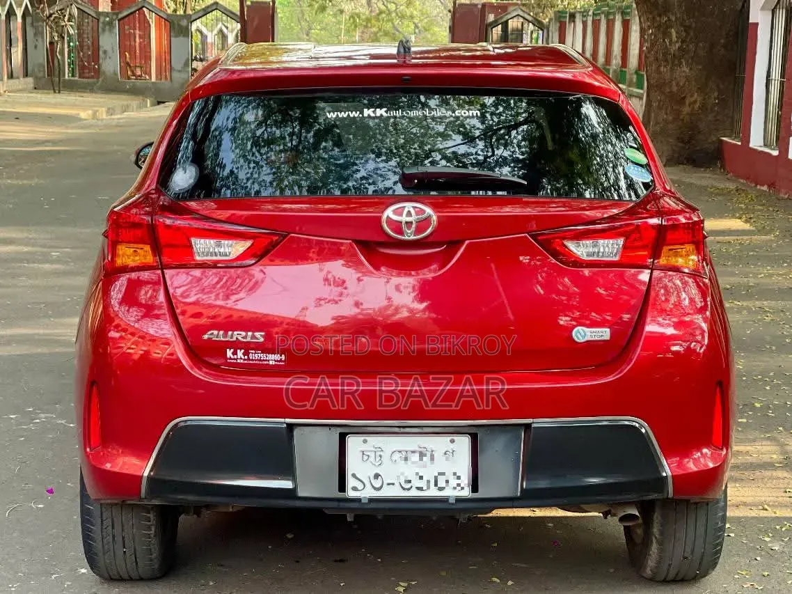 Toyota Auris 2014 Red