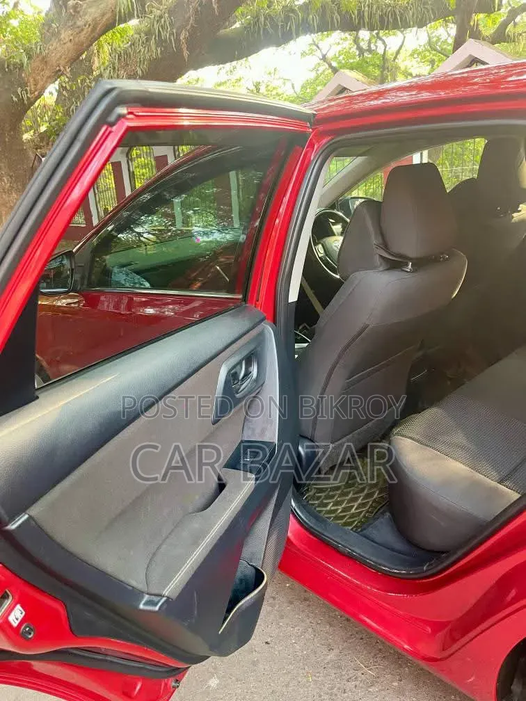 Toyota Auris 2014 Red