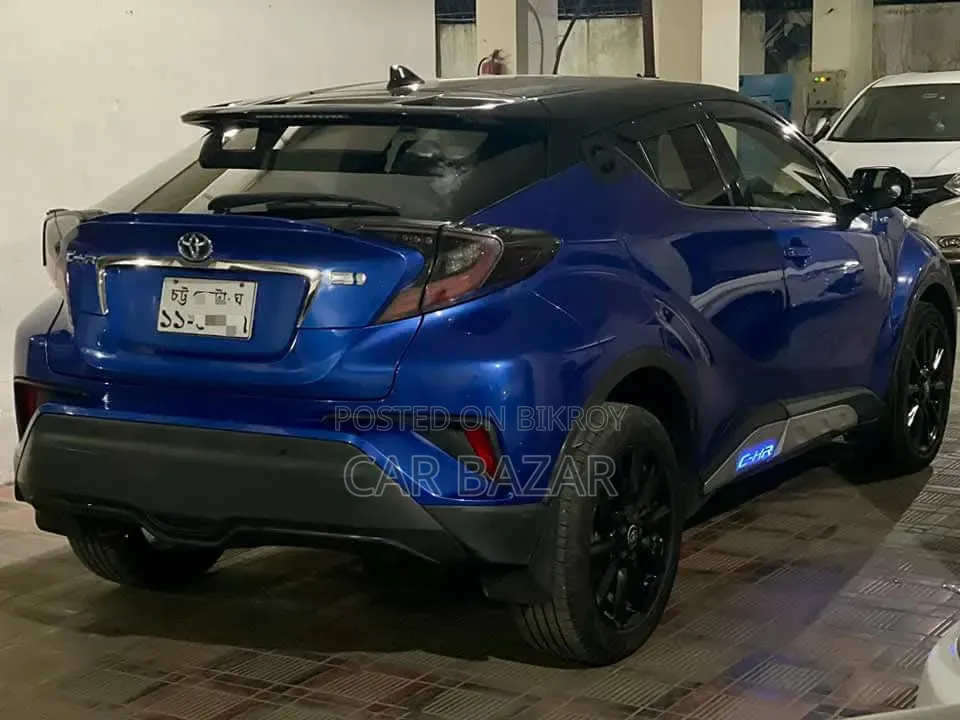 Toyota C-HR 2017 Blue