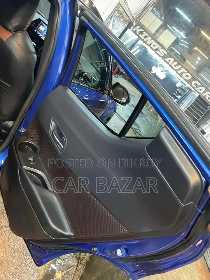 Toyota C-HR 2017 Blue