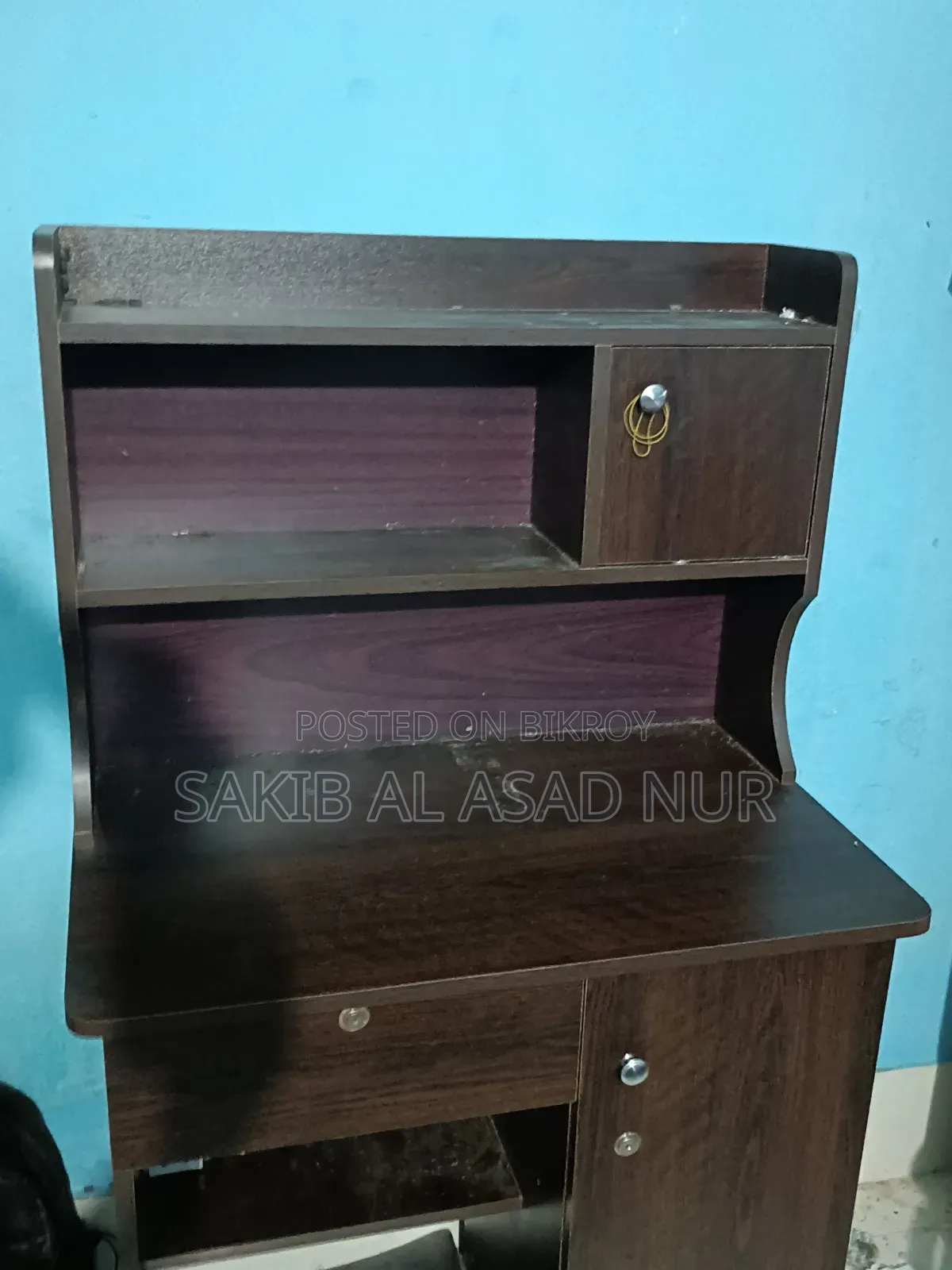 Regal Reading Table