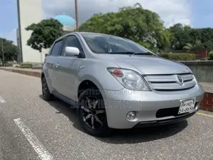 Toyota IST 2004 Silver