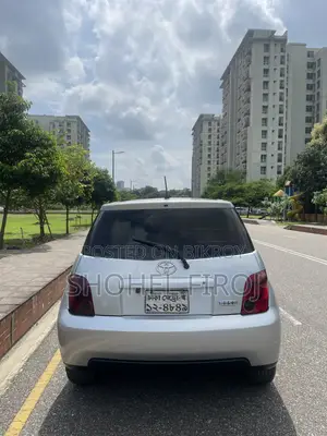 টয়োটা আইএসটি ২০০৪ সিলভার