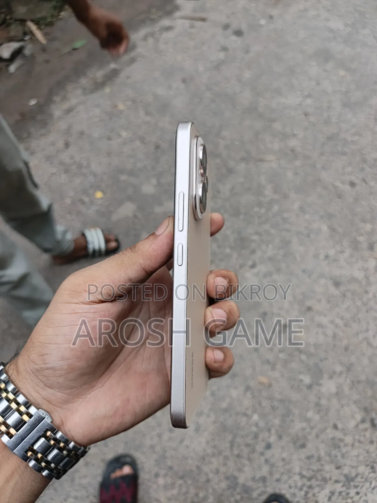 নতুন অনর ৪০০ ৫১২ জিবি