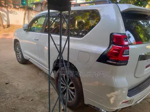 Toyota Land Cruiser Prado 2017 Pearl