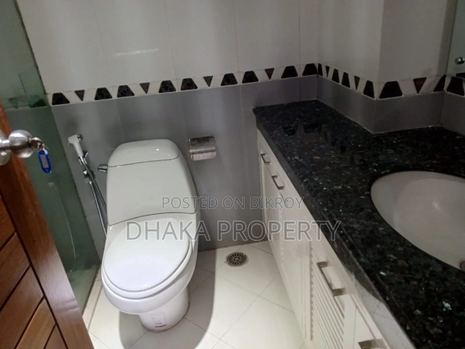 গুলশানে ভাড়ার জন্য আসবাবপত্রসহ ৩ বেডরুমের অ্যাপার্টমেন্ট
