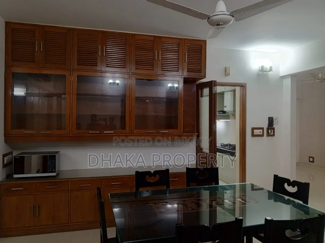 গুলশানে ভাড়ার জন্য আসবাবপত্রসহ ৩ বেডরুমের অ্যাপার্টমেন্ট
