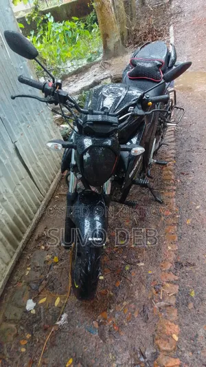 সুজুকি গিক্সার ২০২৪ ব্ল্যাক