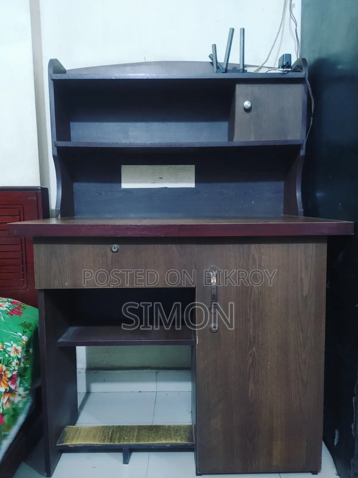 পড়ার টেবিল বিক্রি হবে