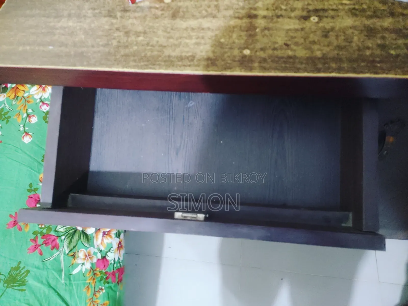 পড়ার টেবিল বিক্রি হবে