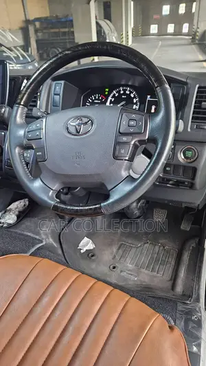 Toyota HiAce 2022 White