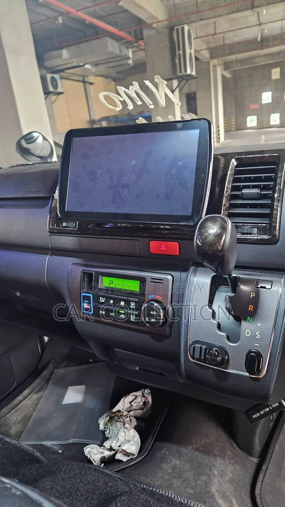 Toyota HiAce 2022 White