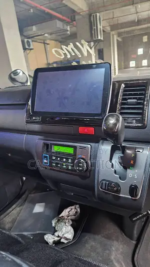 Toyota HiAce 2022 White