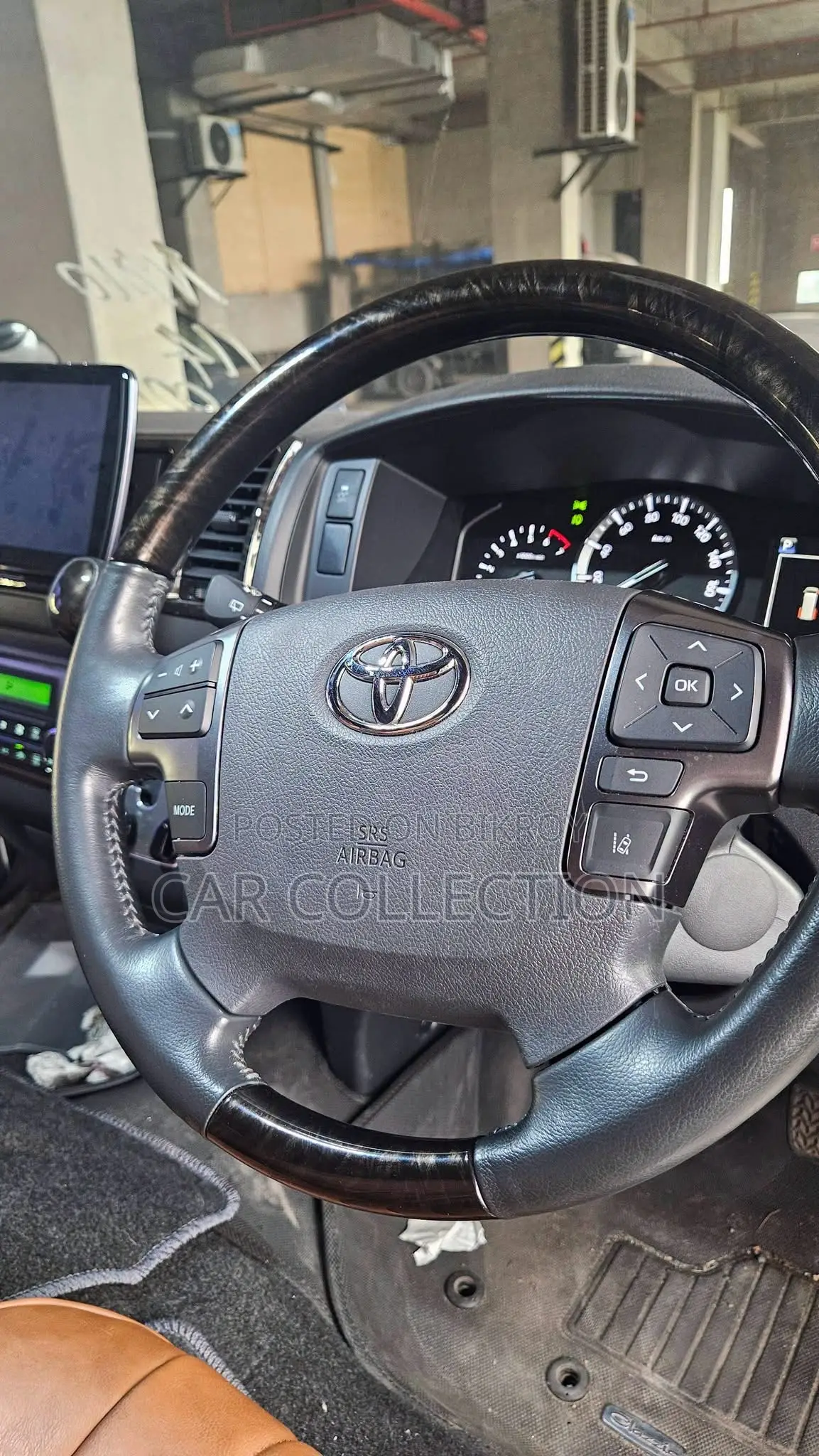 Toyota HiAce 2022 White