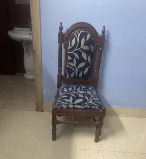ডিনার টেবিল