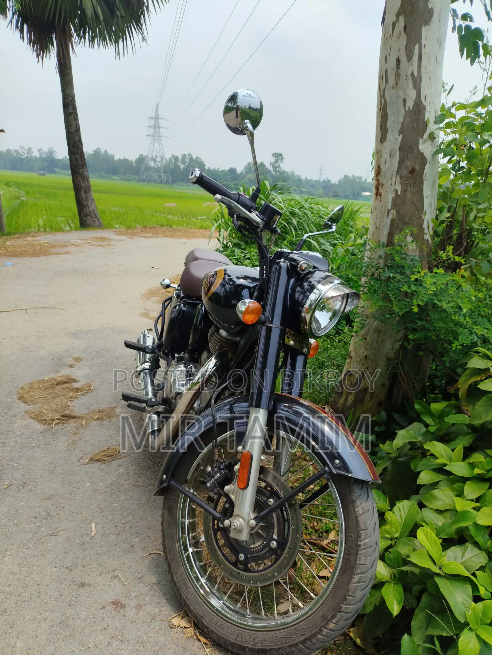 রয়েল এনফিল্ড ক্লাসিক ৩৫০ ২০২৫ ব্ল্যাক