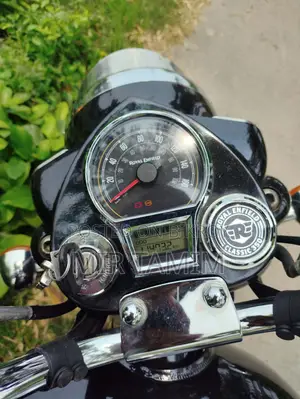 রয়েল এনফিল্ড ক্লাসিক ৩৫০ ২০২৫ ব্ল্যাক