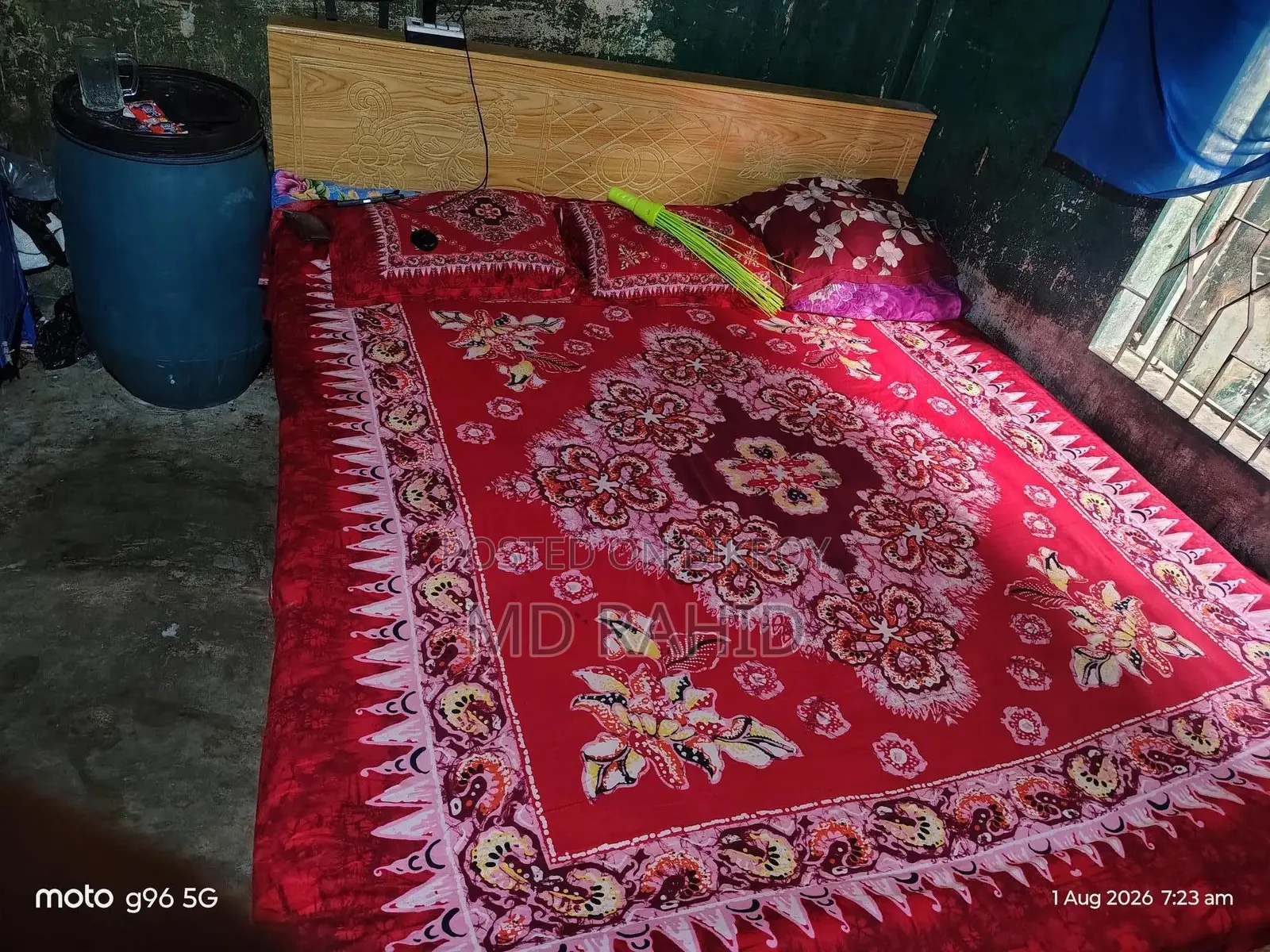 Huge bed for 4-5 people to sleep.