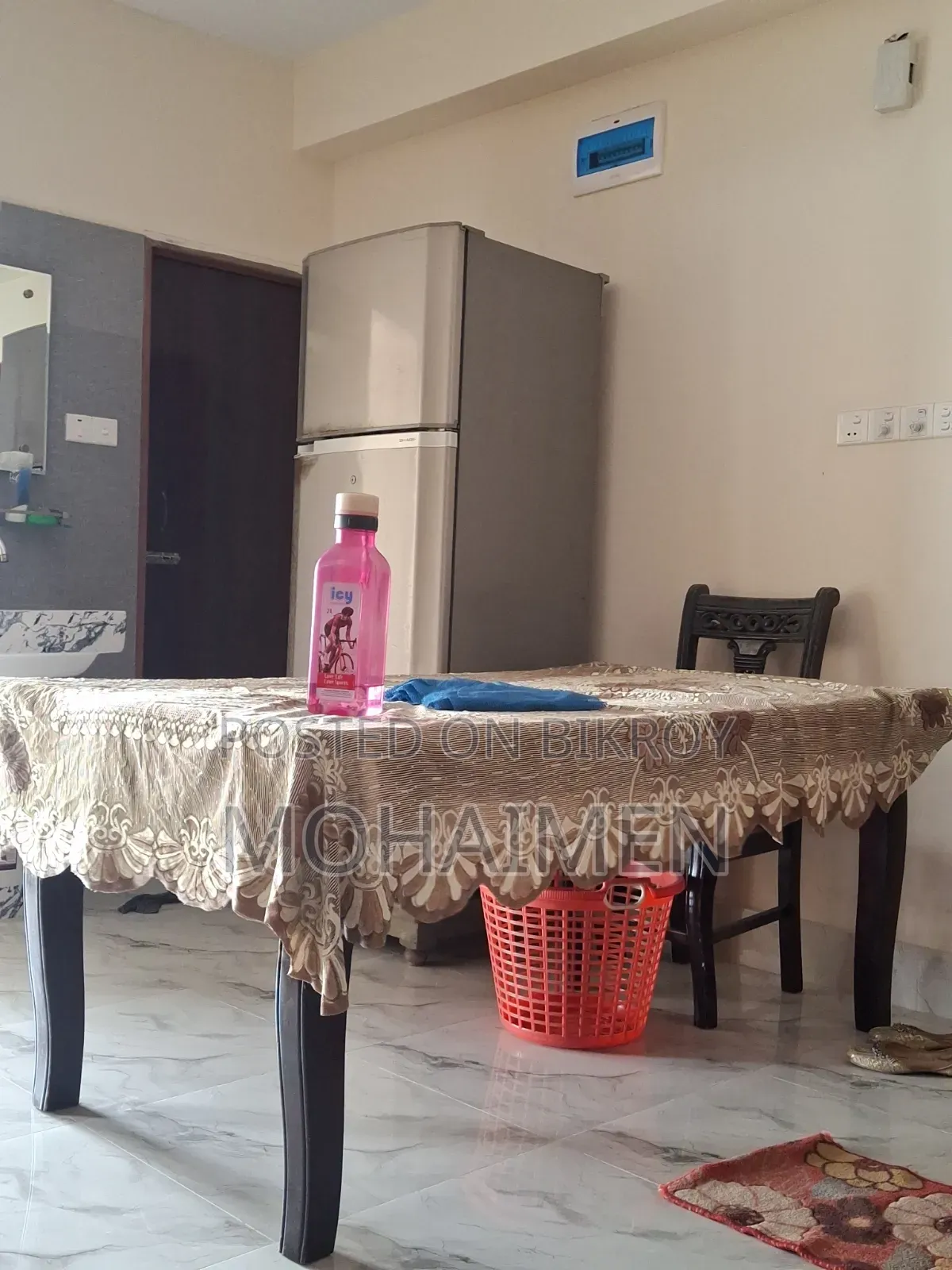 ৬টি চেয়ারসহ ডাইনিং টেবিল