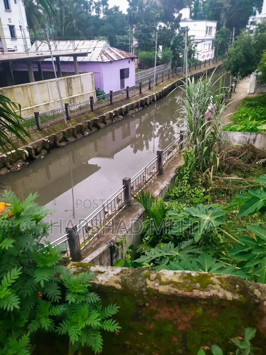 উত্তরা সাদিয়া এলাকায় ৪ বেডরুমের বাড়ি বিক্রি