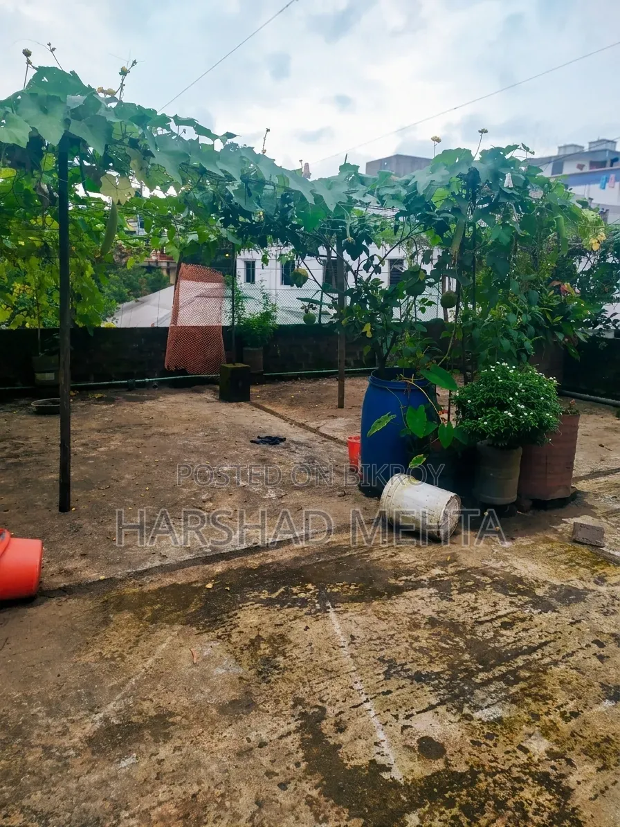 উত্তরা সাদিয়া এলাকায় ৪ বেডরুমের বাড়ি বিক্রি