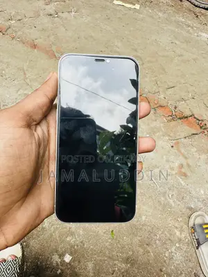 অ্যাপল আইফোন ১২ ৬৪ জিবি হোয়াইট