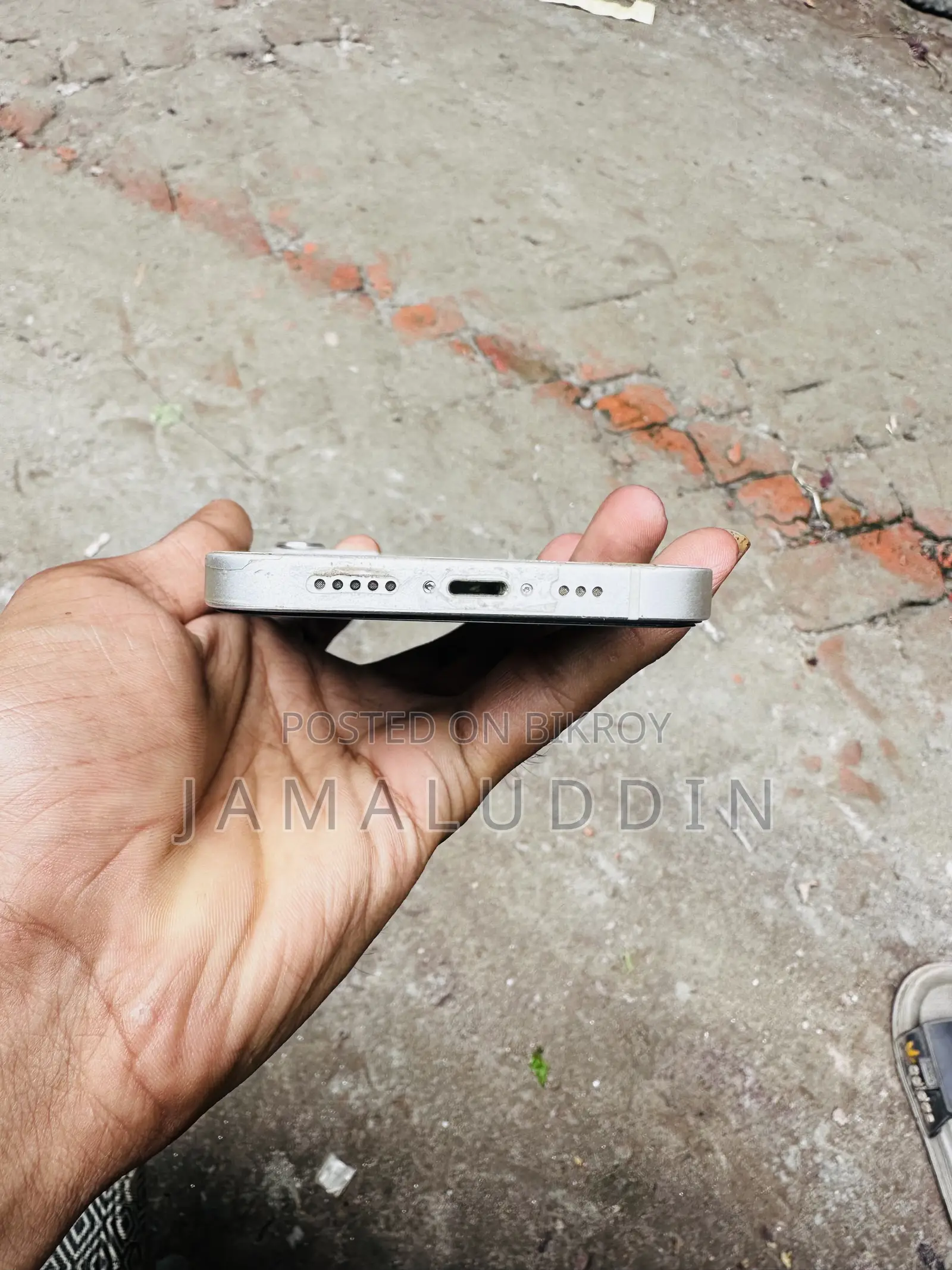 অ্যাপল আইফোন ১২ ৬৪ জিবি হোয়াইট
