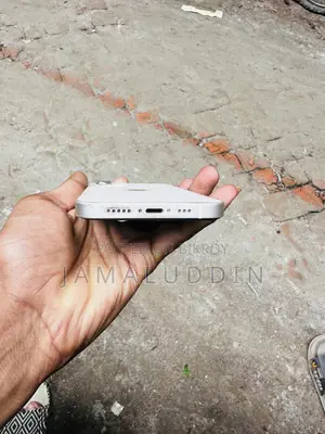 অ্যাপল আইফোন ১২ ৬৪ জিবি হোয়াইট