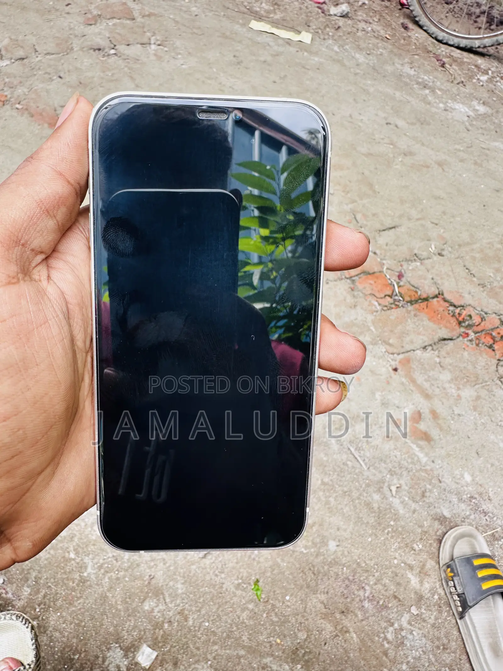 অ্যাপল আইফোন ১২ ৬৪ জিবি হোয়াইট