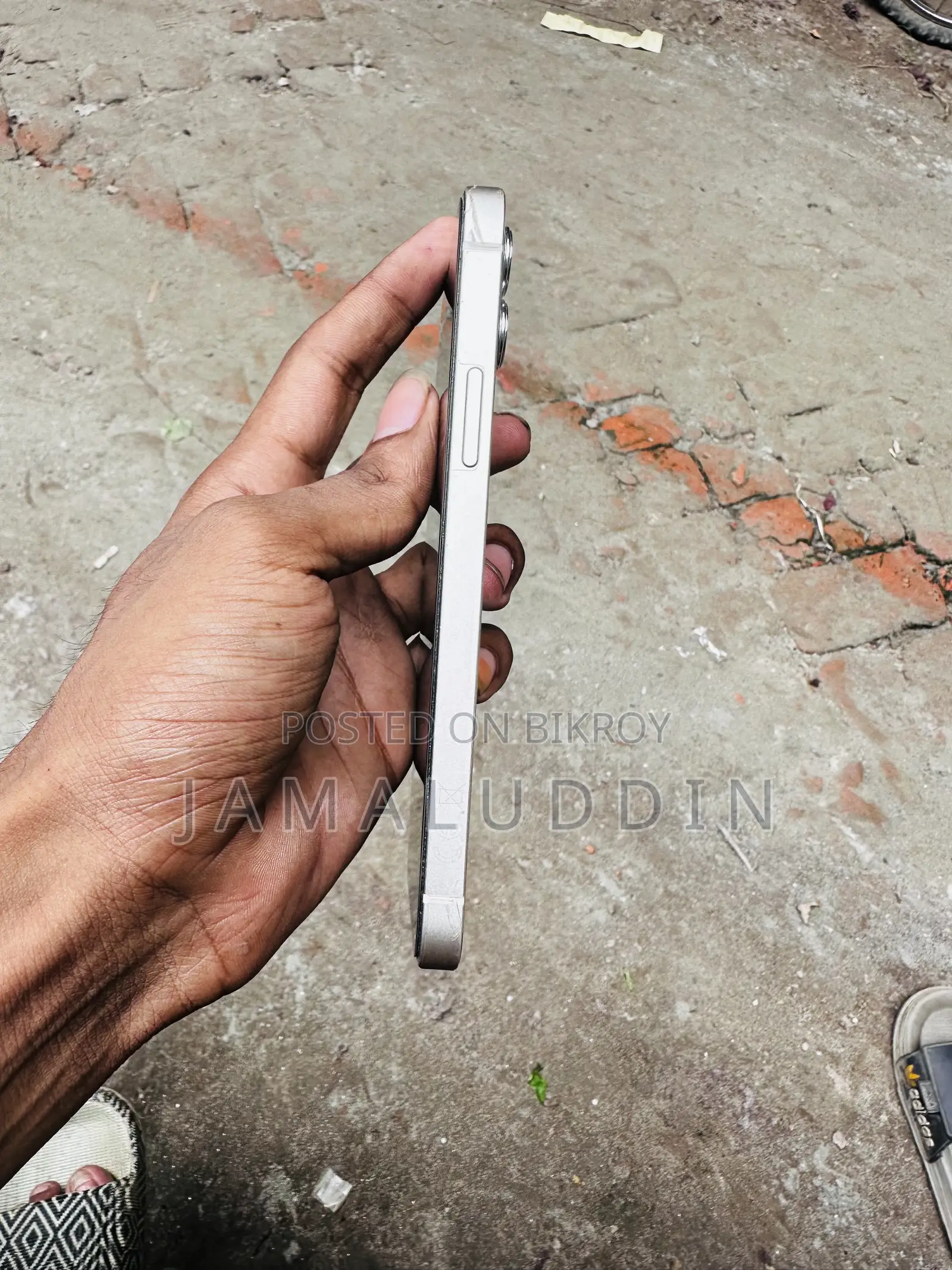 অ্যাপল আইফোন ১২ ৬৪ জিবি হোয়াইট