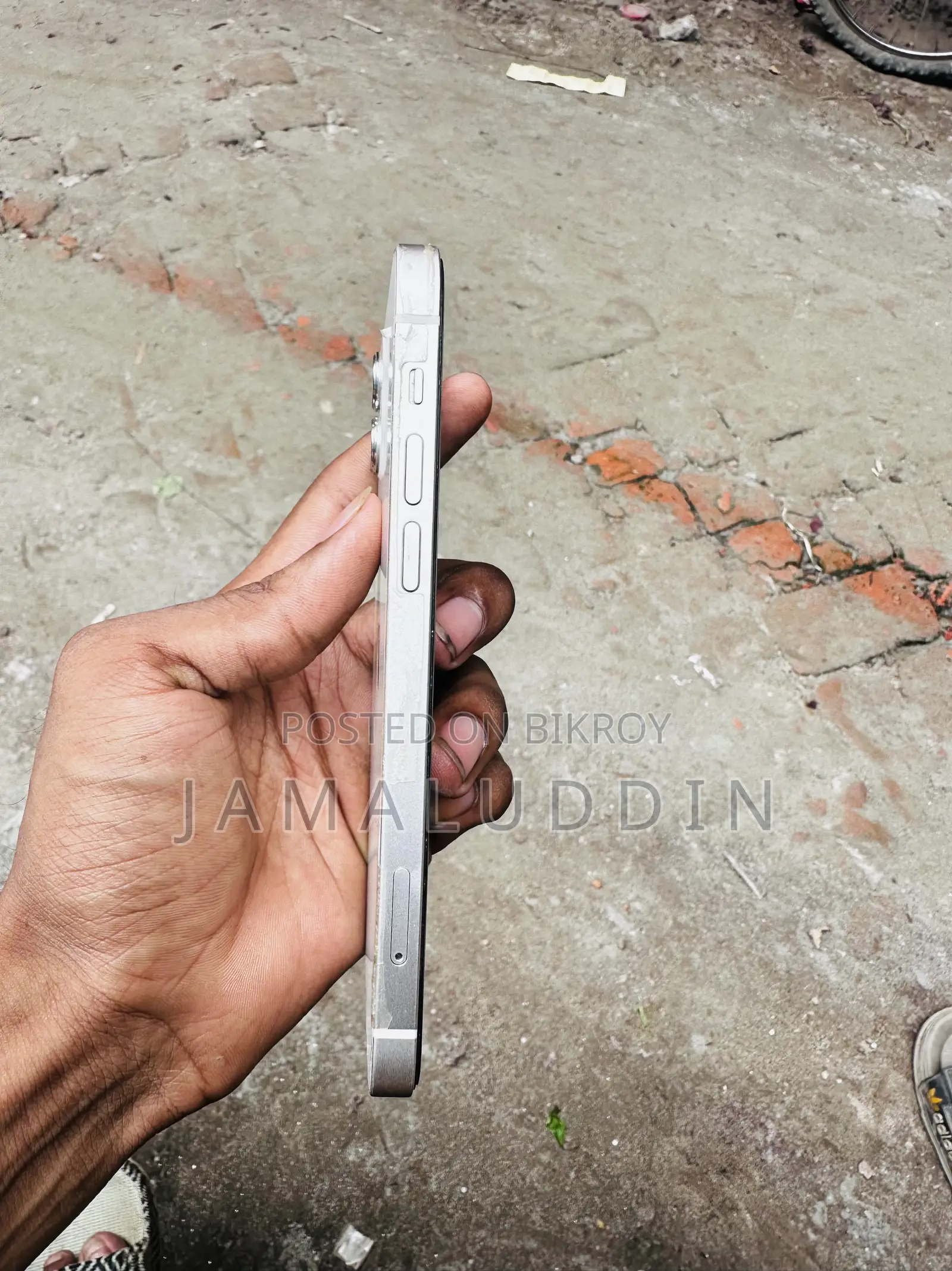 অ্যাপল আইফোন ১২ ৬৪ জিবি হোয়াইট