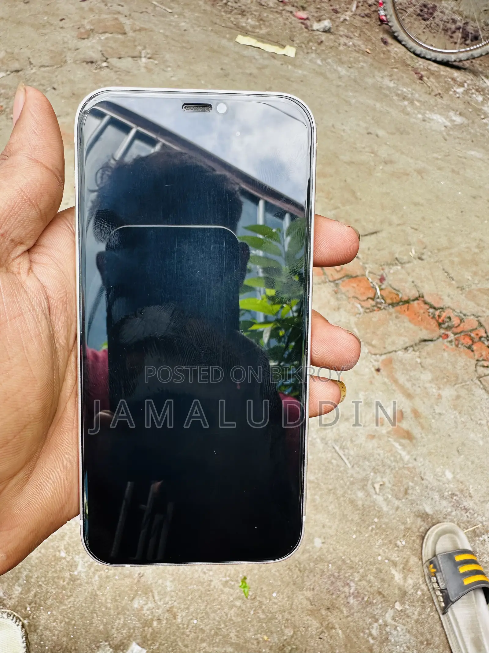 অ্যাপল আইফোন ১২ ৬৪ জিবি হোয়াইট