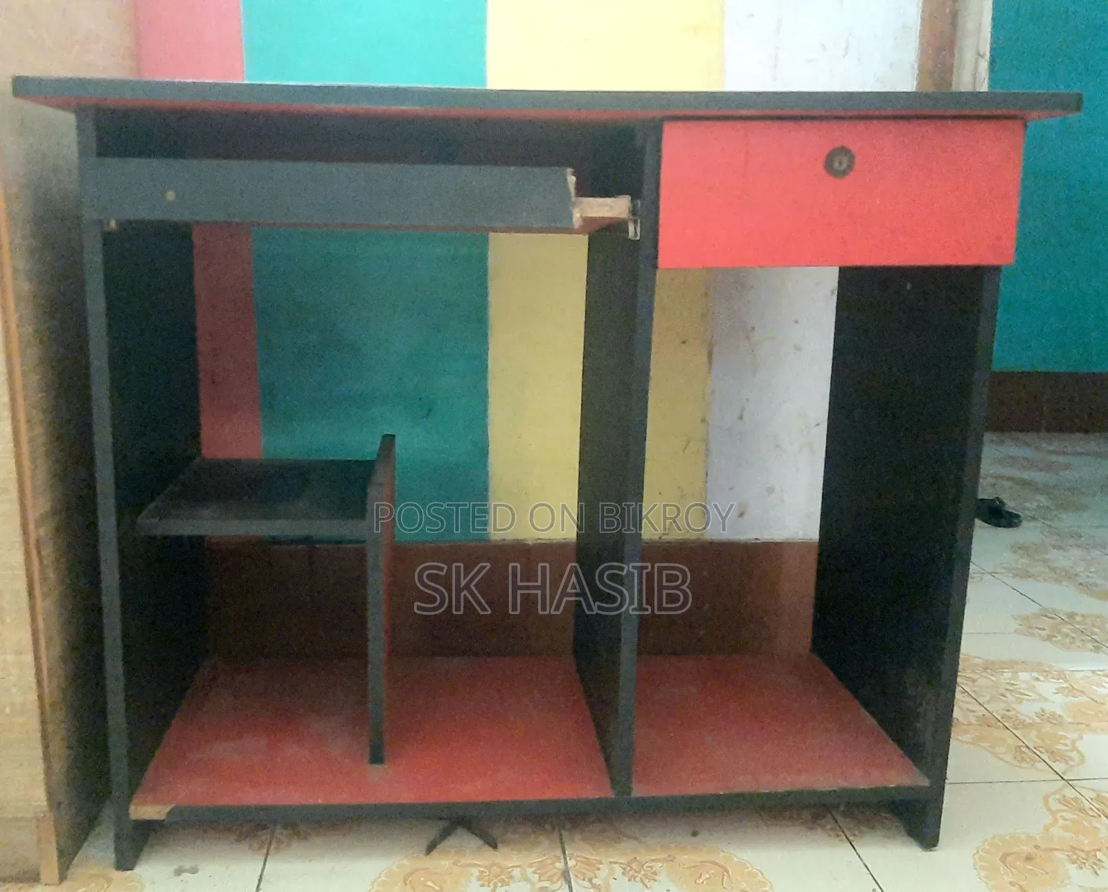 কম্পিউটার টেবিল