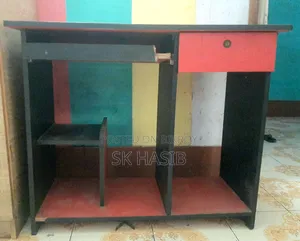 কম্পিউটার টেবিল